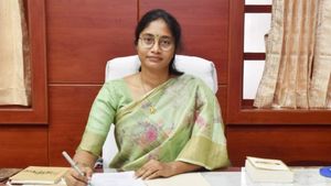  ஊட்டியில் கலெக்டரையே ஆடிப்போக வைத்த சம்பவம்.. வாட்ஸ் அப் மெசேஜ்.. லட்சுமி பவ்யா ஐஏஎஸ் விளக்கம்
