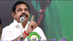 “கடவுளின் பெயரால் உறுதி!” மாநிலங்களவையில் அதிமுக எம்பிக்கள் பதவியேற்பு!
