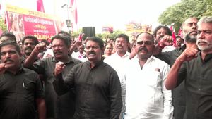 இலங்கை செம்மணி படுகொலை.. பன்னாட்டு விசாரணை கோரி நாம் தமிழர் ஆர்ப்பாட்டம்.. சீமான் பங்கேற்பு