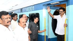 கலைஞர் மகளிர் உரிமைத் தொகை.. கடலூருக்கு ஹேப்பி.. தாம்பரத்தில் இருந்து ரயிலில் புறப்பட்ட ஸ்டாலின்
