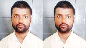 ஏற்காடு எக்ஸ்பிரஸ் ரயிலில் இருந்து வந்த போன்.. வேலூர் காட்பாடியில் சிக்கிய இளைஞர்.. கோபம் தந்த பாடம்
