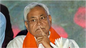Bihar Polls: நெருங்கும் பீகார்  தேர்தல்.. கல்வித்துறைக்கு அள்ளி கொடுத்த நிதிஷ் குமார்! வெற்றிக்கு உதவுமா?