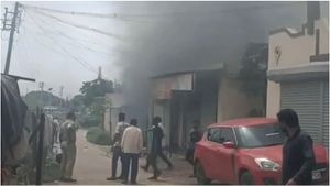 Pune violence: சோஷியல் மீடியாவில் சர்ச்சை கருத்து.. இரு தரப்பினர் மோதல்! புனேவில் கலவரம்