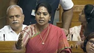 டெல்லியில் தமிழக எம்பி சுதாவிடம் 4 பவுன் சங்கிலி பறிப்பு! ஹெல்மெட்டுடன் பைக்கில் வந்த நபர் கைவரிசை