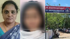 அவசர அவசரமாக  கிச்சனுக்கு  ஓடிய கணவர்.. நர்ஸ் ஜாஸ்மினுக்கு போன் வந்ததுமே.. கன்னியாகுமரியில் இப்படியுமா