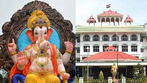  விநாயகர் சிலை கரைப்பு.. அதிகாரிகளுக்கு முக்கிய உத்தரவுகளை பிறப்பித்த ஐகோர்ட் கிளை!