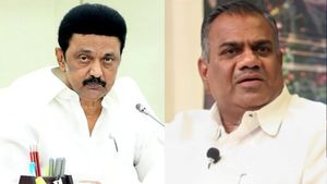 ஸ்டாலினை நேருக்கு நேர் எதிர்கொள்ளும் புஸ்ஸி ஆனந்த்? கொளத்தூர் தொகுதியில்.. களமிறக்க தவெக திட்டம்? 
