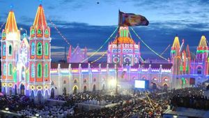  உலகப் புகழ்பெற்ற வேளாங்கண்ணி மாதா கோவில் திருவிழா.. இன்று கொடியேற்றத்துடன் தொடங்குகிறது