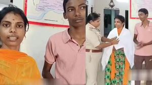 மோதிரங்களை கீழே போட்ட தங்க நகை வியாபாரி.. மாறி மாறி பார்த்த அக்கா, தம்பி! தூத்துக்குடியில் என்னாச்சு