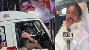  எடப்பாடி பழனிசாமி கூட்டத்தில் ஆம்புலன்ஸ் டிரைவரை தாக்கிய அதிமுகவினர் 14 பேர் மீது வழக்குப்பதிவு!