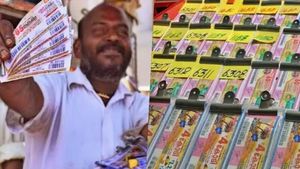 கேரளா லாட்டரியில் ரூ.1 கோடியை அள்ளிய அதிர்ஷ்டக்காரர்.. பையனூருக்கு அடித்தது யோகம்.. பரிசு விவரம்
