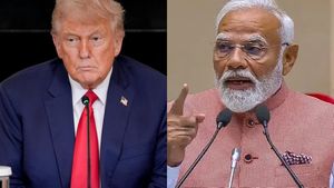 நெருக்கமான பாக். தளபதி.. இரவோடு இரவாக இந்தியாவின் முதுகில் குத்திய டிரம்ப்.. மோடி உடனே சுதாரிக்கணும் 