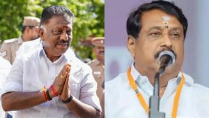 பிரதமரை சந்திக்க ஏற்பாடு செய்கிறேன்.. ஓபிஎஸ்க்கு போனை போட்ட நயினார் நாகேந்திரன்.. அடுத்தது என்ன?
