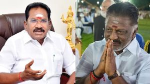 பாவம்னு சொல்லாதீங்க.. ஓபிஎஸை தரக்குறைவாகப் பேசக்கூடாது.. டென்ஷனான செல்லூர் ராஜூ!