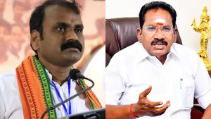 “அதிமுக யாருக்கும் அடிமை இல்லை