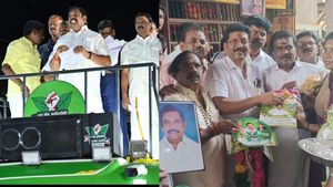 மதுரைக்கு வரும் எடப்பாடி.. மக்களோ ஹேப்பி! வேட்டி, சேலையோடு வீடு வீடாகச் சென்று அழைக்கும் அதிமுக!