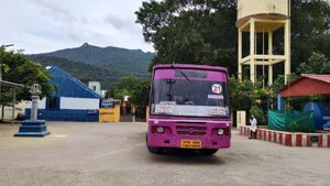 இப்பல்லாம் யார் ஜாதி பார்க்குறா?.. பட்டியலின மக்களுக்கு மறுக்கப்படும் அரசு பஸ்.. கோவையில் அட்டூழியம்