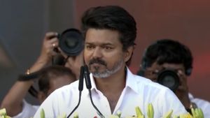 TVK Vijay: மதுரை மாநாட்டில் 35 நிமிடங்கள் பேசிய விஜய்.. விக்கிரவாண்டியில் 46 நிமிடம் பேசினார்! 