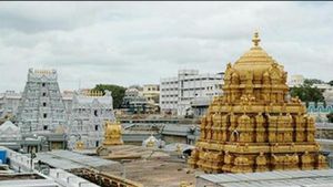 Tirupati : 31 அறைகளும் நிரம்பிடுச்சே! திருப்பதி ஏழுமலையானை தரிசிக்க இத்தனை மணி நேரமா?