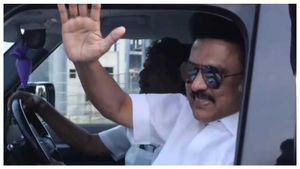 கோவையில் சாலை வலம் சென்ற முதல்வர் ஸ்டாலின்.. தொண்டர்கள் பொதுமக்கள் உற்சாக வரவேற்பு