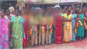 கழுத்தில் பாஜக துண்டு.. எடப்பாடி பழனிசாமிக்காக சீருடையில் ரோட்டில் நிற்கவைக்கப்பட்ட பள்ளி மாணவர்கள்!