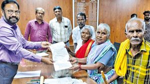 தேனியில் தான செட்டில்மென்ட்.. வீட்டு பத்திரம் ரத்து.. மகன், மகள்கள் அறிய வேண்டிய நிபந்தனை