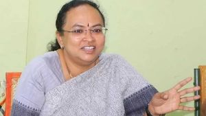 வேலூர் மாவட்டத்தில் 15 துணை தாசில்தார்கள்.. ஒரே நாளில் பறந்து வந்த ஆர்டர்... அதிரடியாக இடமாற்றம் 