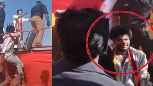 விஜய் பவுன்சர்கள் தூக்கி வீசிய இளைஞர் உண்மையில் யார்? அடுத்தடுத்து வெளியாகும் வீடியோக்கள்