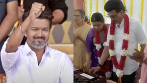 கேக் வெட்டி கொண்டாடிய ஸ்டாலின்.. 