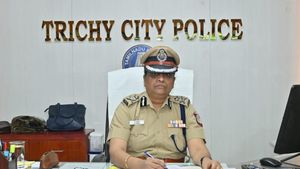 “இரவு ரோந்துக்கு கட்டாயம் துப்பாக்கி எடுத்துட்டு போங்க”.. திருச்சி போலீஸ் கமிஷனர் அதிரடி உத்தரவு!