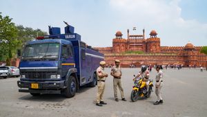 அதிகாலையில் பரபரப்பு! டெல்லி செங்கோட்டையில் 