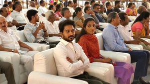 மீண்டும் முதல் மனைவியுடன் ஜோடியாக மாதம்பட்டி ரங்கராஜ்.. அப்ப ஜாய் கிரிஸில்டா?