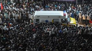 Karur Stampede: காயமடைந்தவர்களில் 51 பேர் வீடு திரும்பினர்.. கரூர் மாவட்ட ஆட்சியர் கொடுத்த அப்டேட்!