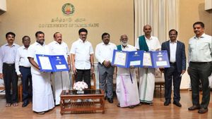 விவசாயிகளுக்கு 2 லட்சம் பரிசுடன் நம்மாழ்வார் விருது.. எப்படி விண்ணப்பிப்பது? அதிகாரி  விளக்கம்