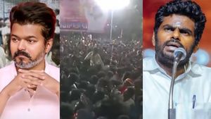 கரூர் விஜய் பரப்புரை: ஆம்புலன்ஸ் கூட போகாத இடத்தில் அனுமதி! ஆட்சியர், எஸ்பியை சஸ்பெண்ட் பண்ணுங்க.. அண்ணாமலை அட்டாக்