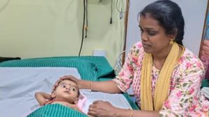 பிறந்து 9 மாதங்கள்தான் ஆகுது.. அதுக்குள்ள இப்படி ஒரு பிரச்சனையா? குழந்தை உயிரை காக்க உதவுங்கள்