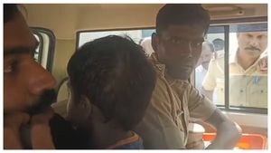 மிளகாய் பொடி தூவி 4 வயது சிறுவன் கடத்தல்.. 2 மணி நேரத்தில் மீட்ட போலீஸ் 