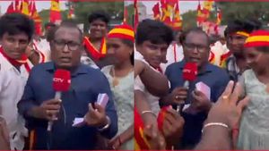 ஆங்கில சேனலுக்கு ஆட்டம் போட்ட விஜய் ரசிகர்! நிருபரின் கழுத்தில்  தவெக  துண்டு போட்டு அநாகரீகம்!