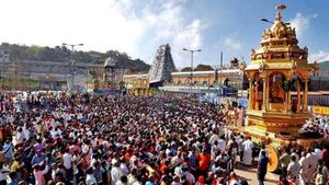 Tirupati: திருப்பதியில் மொத்த அறைகளும் நிரம்பிடுச்சே! ஏழுமலையானை தரிசிக்க நாள் முழுக்க காத்திருப்பு