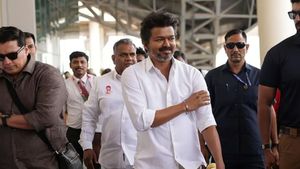Vijay: விஜய்யை பார்க்க விபரீதம் செய்த தவெக தொண்டர்! துப்பாக்கி முனையில் பிடித்த சிஆர்பிஎஃப்