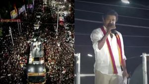 Karur Koduram: 41 பேர் உயிர்கள் போச்சே!  விஜய்யை கைது செய்யணும்! கரூரில் போஸ்டர்