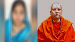 இரவில் காமவெறி பிடித்து அலைந்த பிரபல சாமியார்.. லேடீஸ் ஹாஸ்டலில் அசிங்கம்.. தூக்கிய டெல்லி போலீஸ்