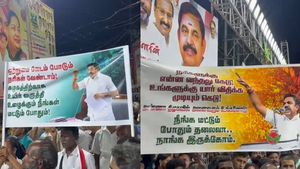 உங்களுக்கு யார் விதிக்க முடியும் கெடு! பெரியகுளத்தில் எடப்பாடி பழனிசாமிக்கு ஆதரவாக வைக்கப்பட்ட பேனர்