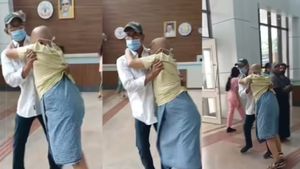 “வீல் சேர் இல்ல”.. 84 வயது நோயாளியை இழுத்துச் சென்ற அவலம்! கோவை அரசு மருத்துவமனை ஊழியர்கள் சஸ்பெண்ட்