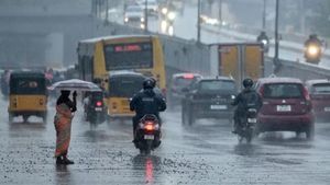 Heavy Rain: அடுத்த 1 மணி நேரம்.. அடித்து பெய்யப் போகும் மழை.. சென்னை, திருவள்ளூர் உள்பட 6 மாவட்டங்களுக்கு அலர்ட்
