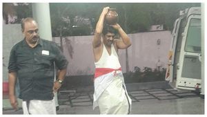 இதுதான்யா இந்தியா! கேரளாவில் இறந்தவரின் உடலுக்கு இந்து முறைப்படி சடங்கு செய்த முஸ்லீம் கவுன்சிலர்