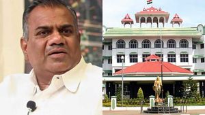  தவெக புஸ்ஸி ஆனந்த் மீது பதிவு செய்யப்பட்ட வழக்கு.. இடைக்கால தடை விதித்தது ஐகோர்ட் கிளை!