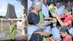 நிர்மலா சீதாராமனை வரவேற்ற பிடிஆரின் தாய்! மதுரை மீனாட்சி கோவிலில் நடந்த சம்பவம்..  பின்னணி