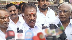 செங்கோட்டையன் எண்ணம் நிறைவேற வாழ்த்துக்கள்.. எடப்பாடி பழனிசாமிக்கு நேரடியாக ஓபிஎஸ் சொன்ன மெசேஜ்