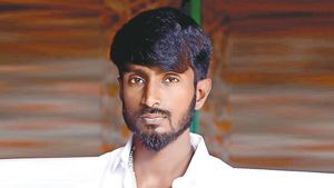 கடலூரில் சின்னதாய் ட்ரிக்ஸ்.. 6 கோடி சம்பாதித்த பாமக நிர்வாகி.. வங்கிகளையே மிரள வைத்த ட்விஸ்ட்